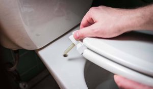 Tips Memperbaiki Dudukan Toilet Yang Longgar